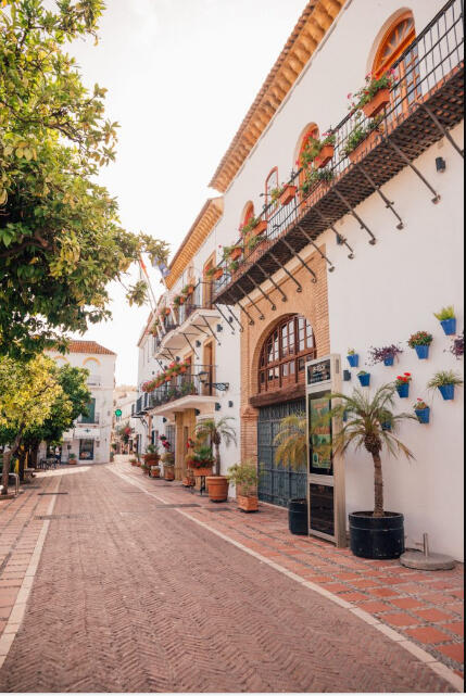 Airport to Marbella price: 70€