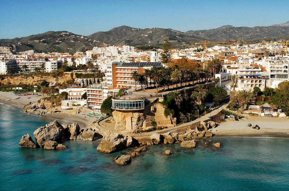 Airport to Nerja price: 70€